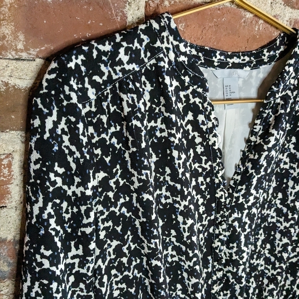 H&M Size 10 Abstract Long Sleeve Lined Dress w/ Buttons Up the Front